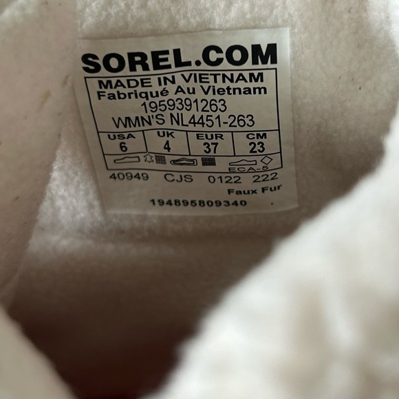 New Sorel Explorer II Carnival Cozy Boots - Picture 4 of 5